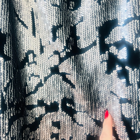 Forever 21 Monochrome Sequin Top - Picture 4 of 7